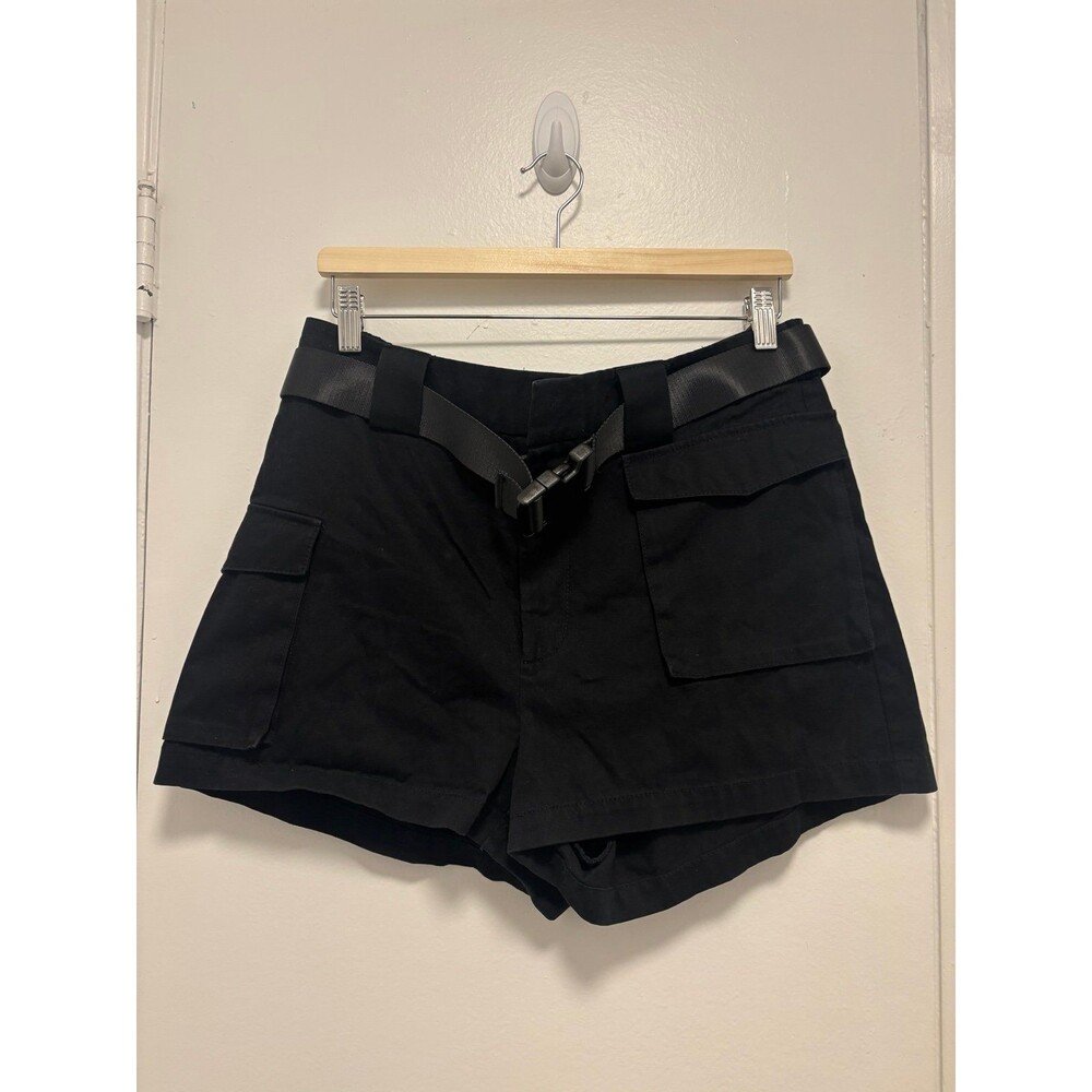 Like New Aritzia Cargo Shorts w/ Belt Size L in black
